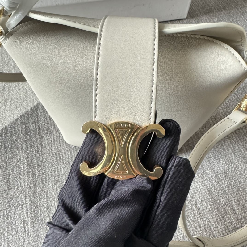 Ce1i*e bucket bags
